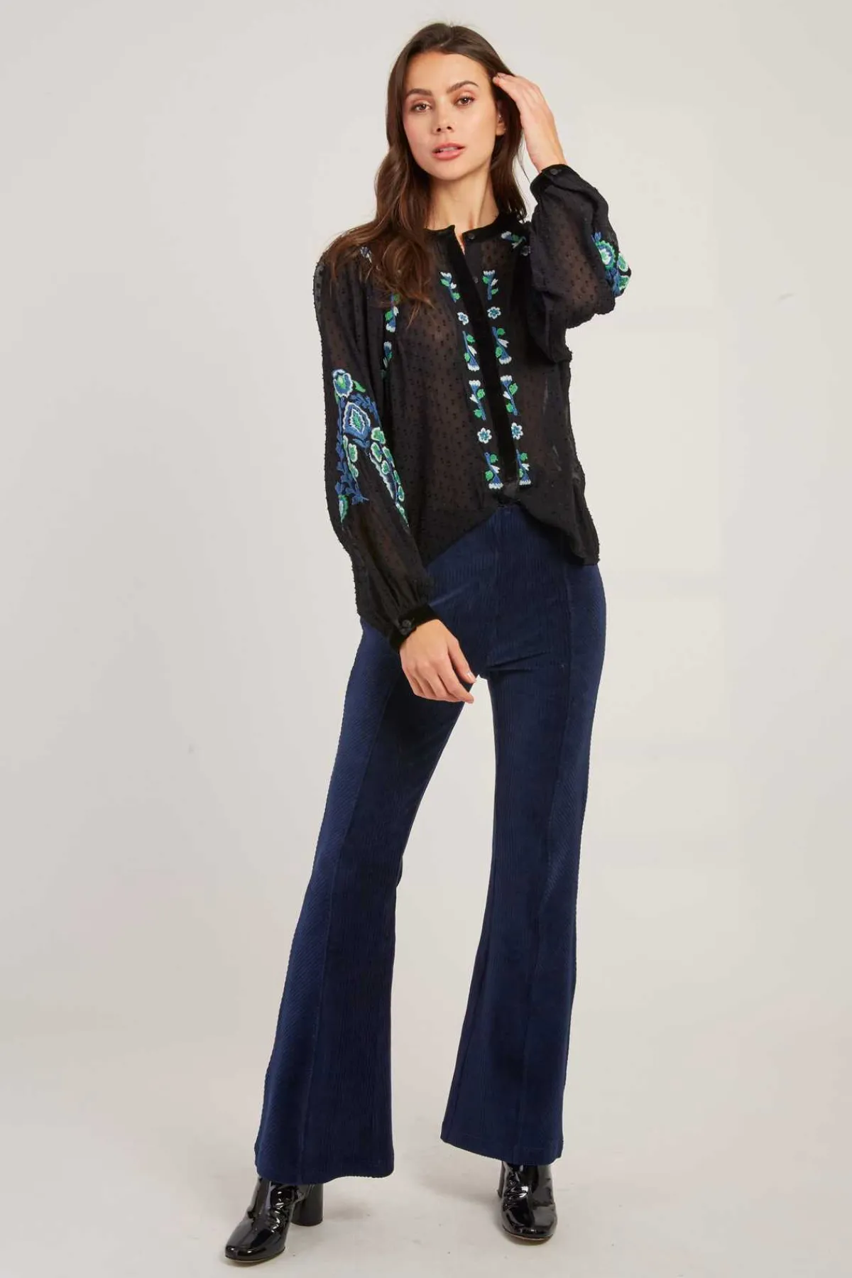 Outlet Blouse brodée avec détails en velours HAITI Les Blouses, Chemisiers & Tops