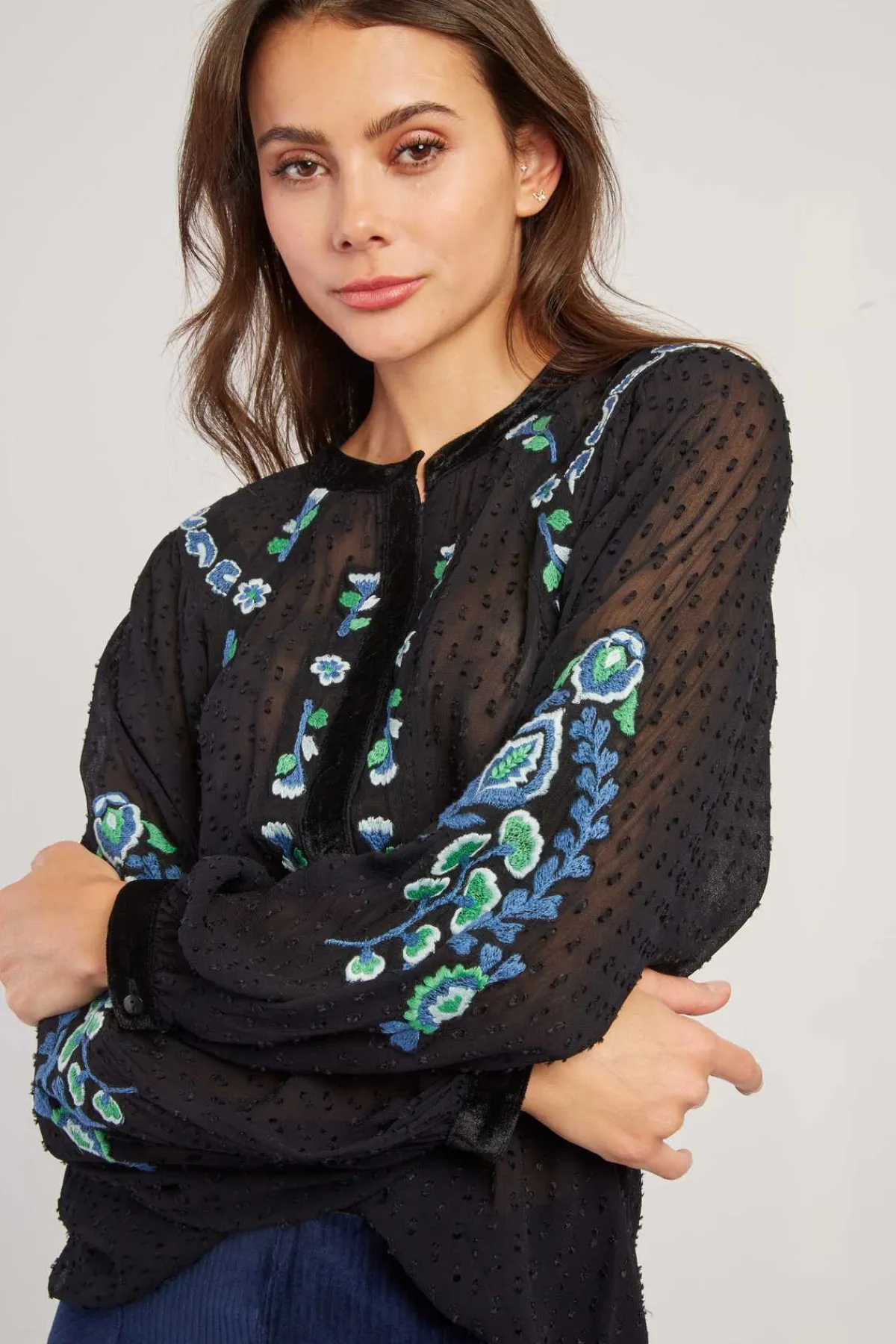 Outlet Blouse brodée avec détails en velours HAITI Les Blouses, Chemisiers & Tops