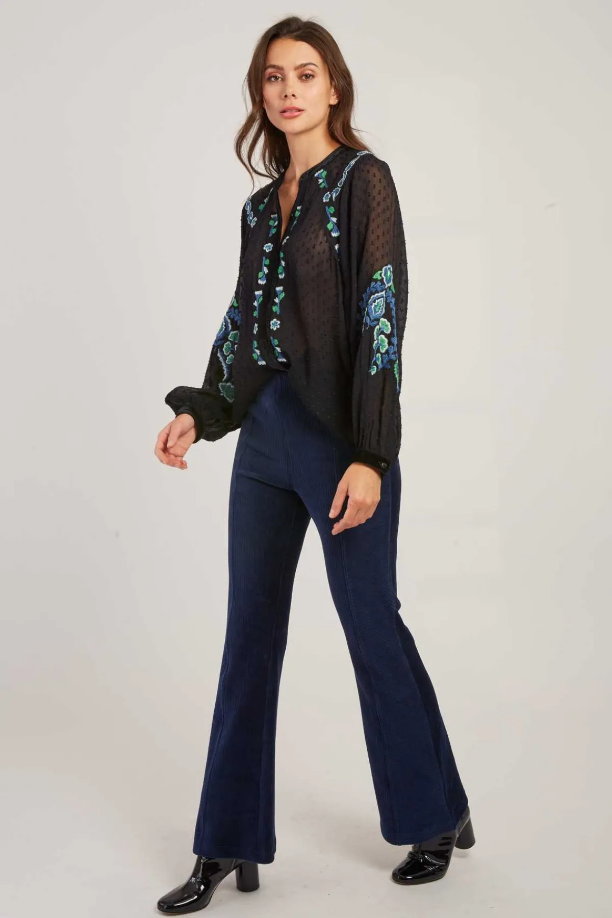 Outlet Blouse brodée avec détails en velours HAITI Les Blouses, Chemisiers & Tops