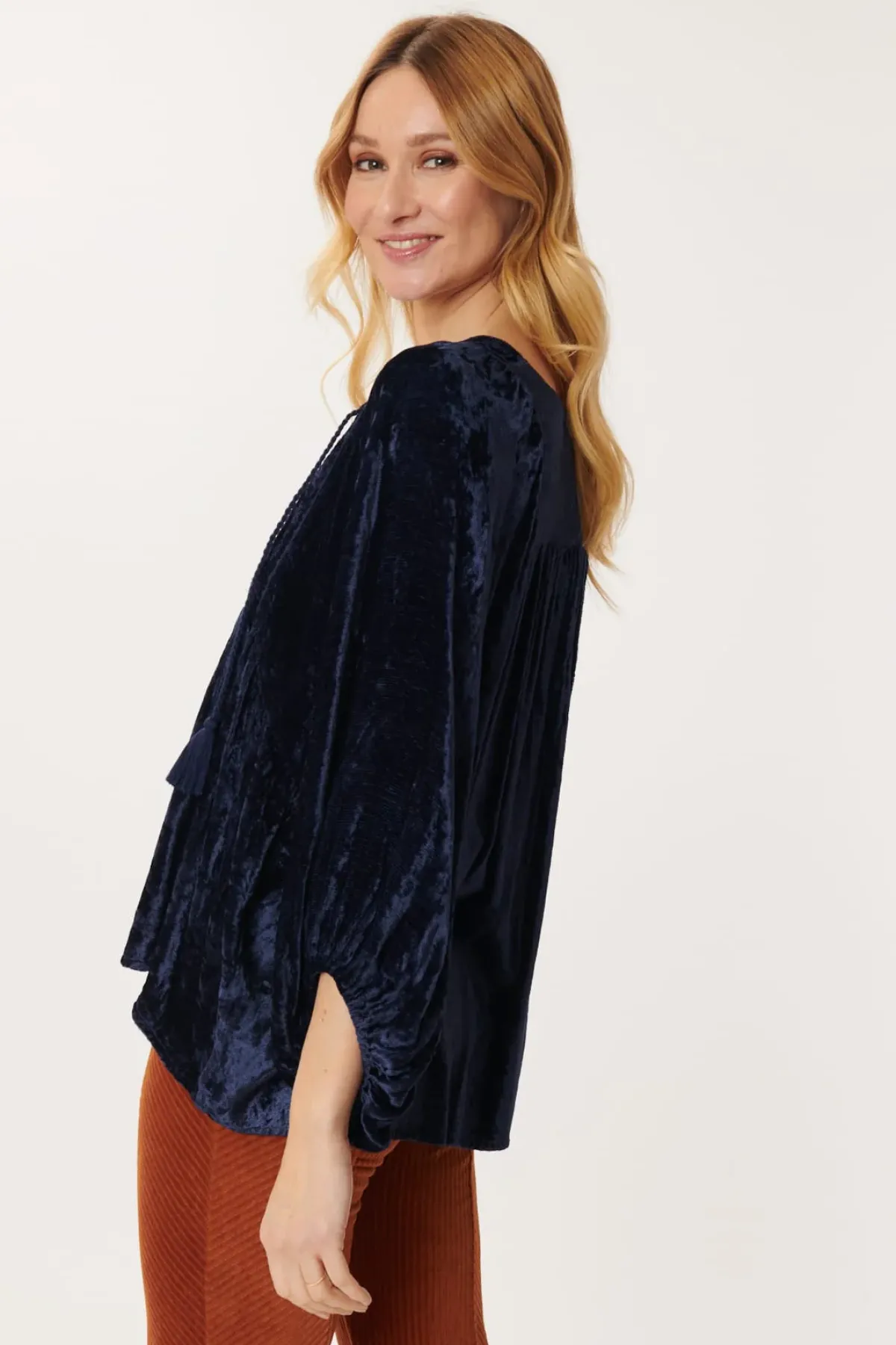 Sale Blouse en Velours Brodée MADELEINE Les Blouses, Chemisiers & Tops