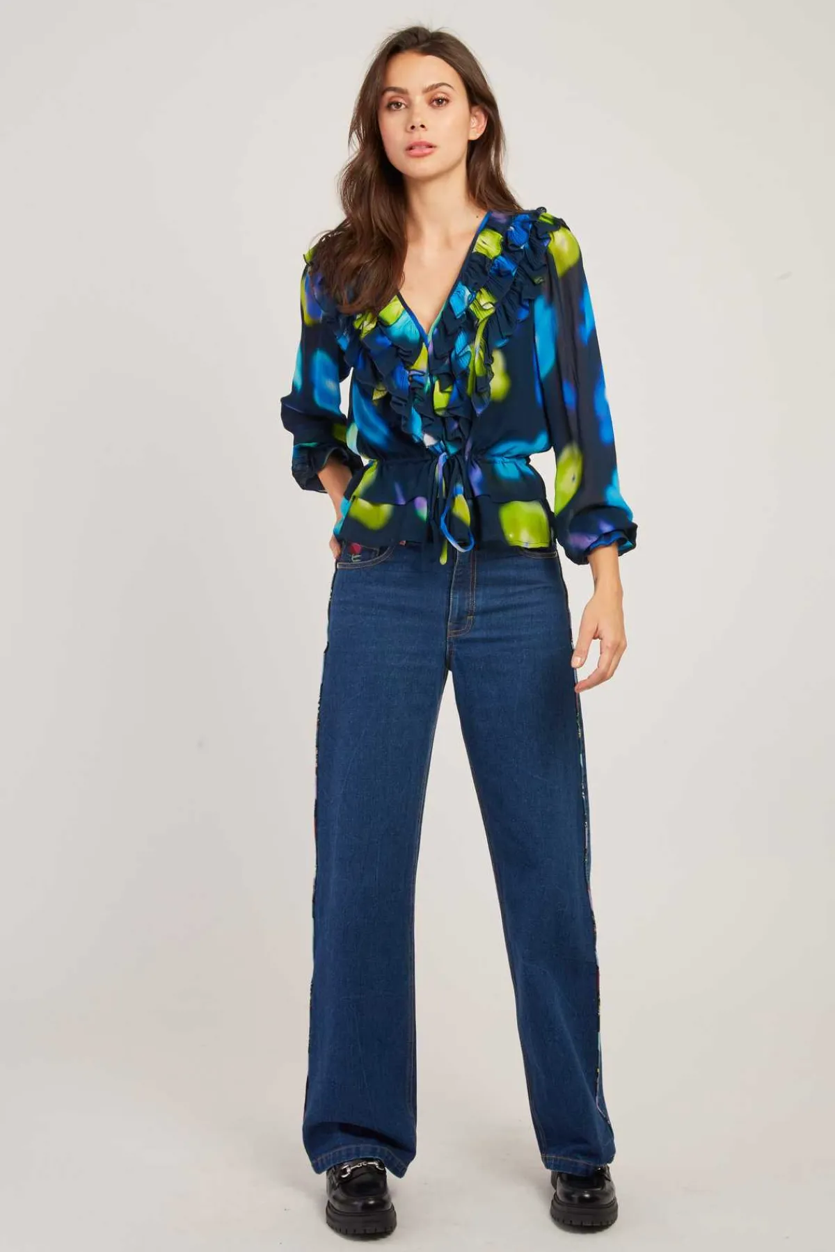 Cheap Blouse imprimée col V manches longues FELINE Les Blouses, Chemisiers & Tops