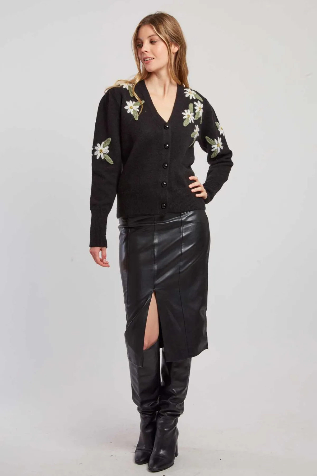 Outlet Cardigan en maille fine avec broderies florales DAKOTA Les Gilets, Cardigans & Pulls