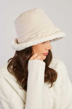 Shop Chapeau en fausse fourrure NANCY Les Accessoires