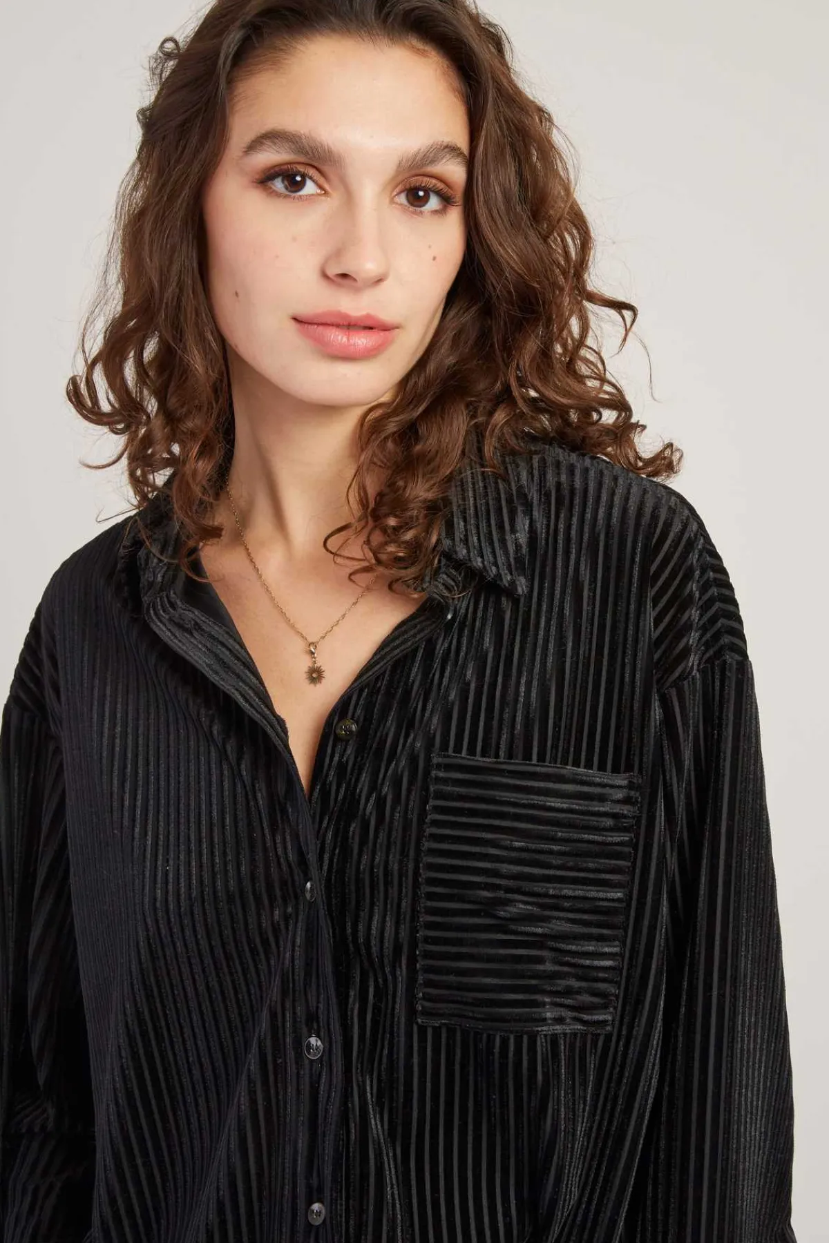 Outlet Chemise manches longues en velours HANIA Les Blouses, Chemisiers & Tops