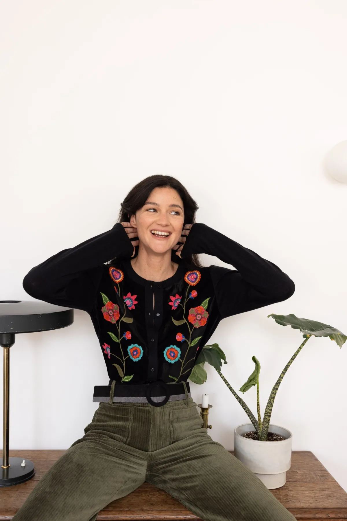 Hot Gilet col rond effet velours brodé DELPHINE Les Gilets, Cardigans & Pulls