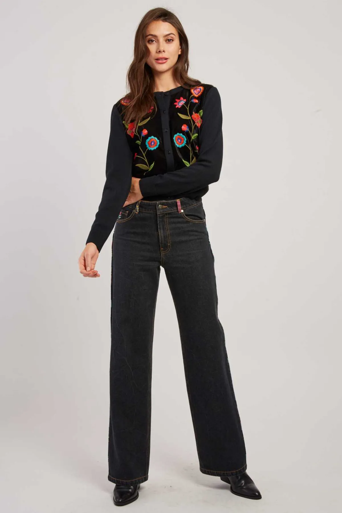 Hot Gilet col rond effet velours brodé DELPHINE Les Gilets, Cardigans & Pulls