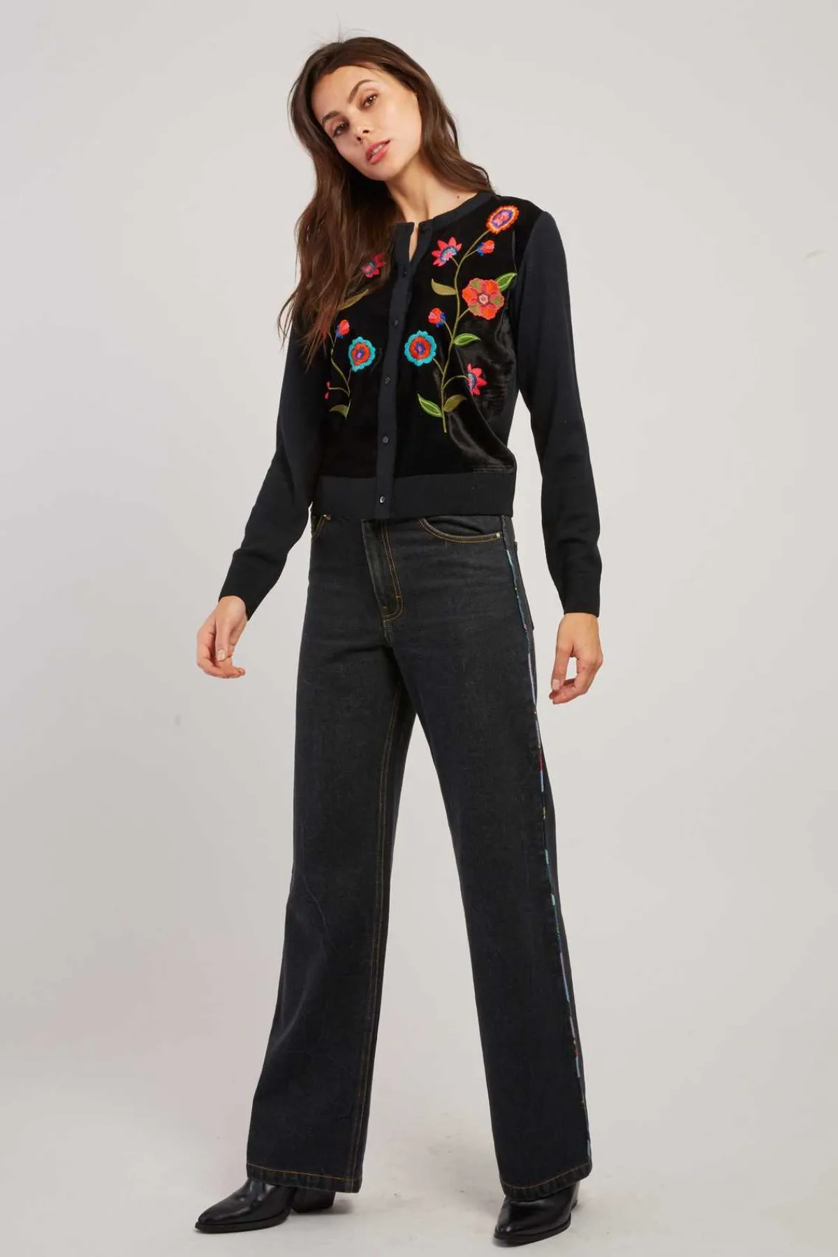 Hot Gilet col rond effet velours brodé DELPHINE Les Gilets, Cardigans & Pulls