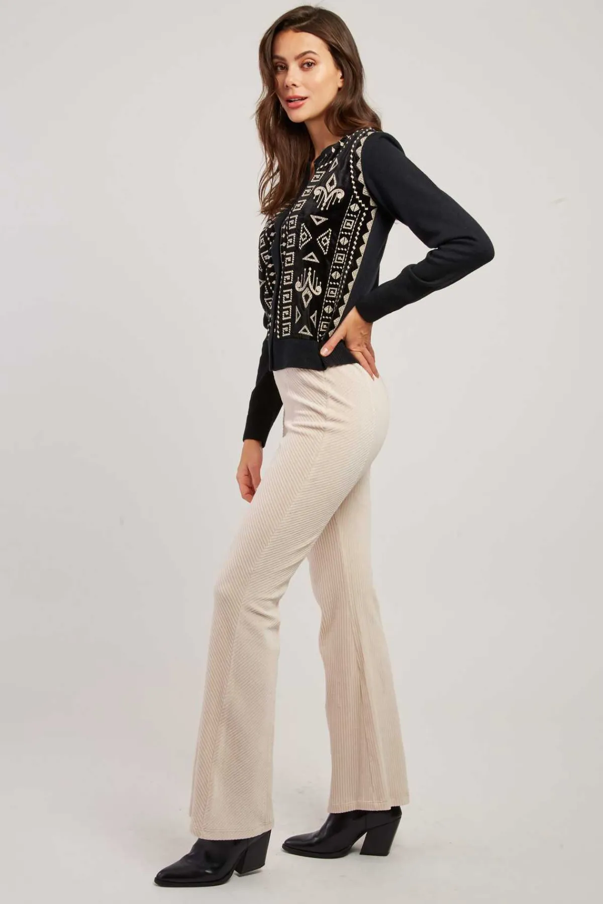 Cheap Gilet en maille brodé avec details en velours DELIA La Maille|Les Gilets, Cardigans & Pulls