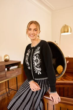 Sale Gilet en maille brodé manches longues DALILA Les Gilets, Cardigans & Pulls