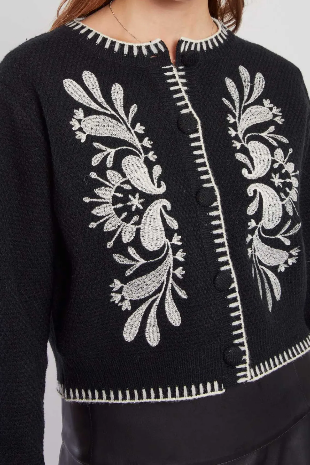 Sale Gilet en maille brodé manches longues DALILA Les Gilets, Cardigans & Pulls