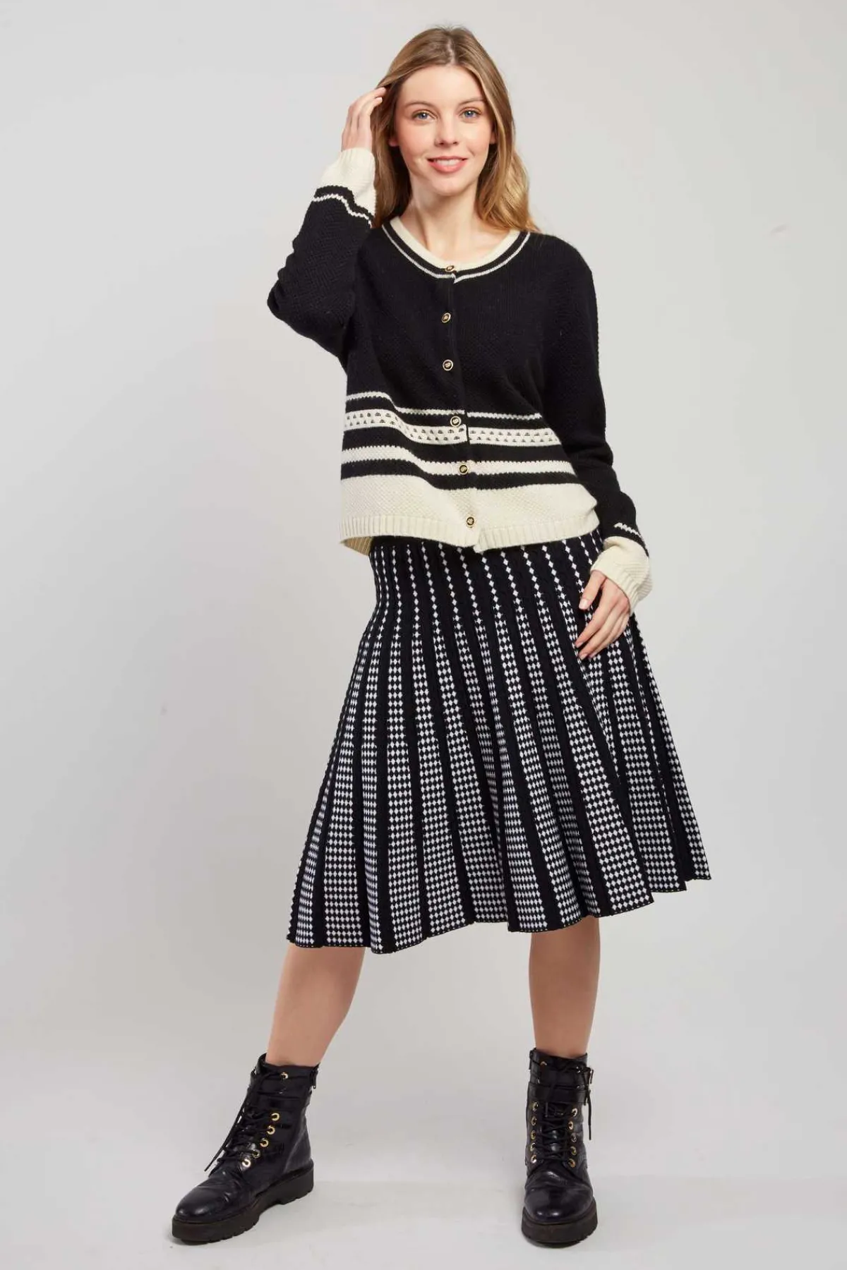 Sale Jupe mi-longue évasée en maille à carreaux GAELLE Les Jupes & Pantalons