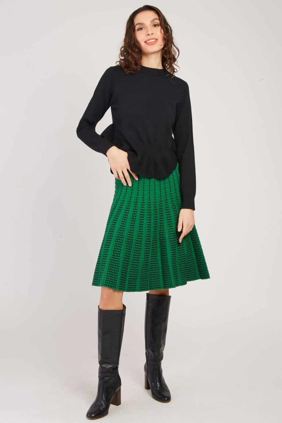 Sale Jupe mi-longue évasée en maille à carreaux GAELLE Les Jupes & Pantalons