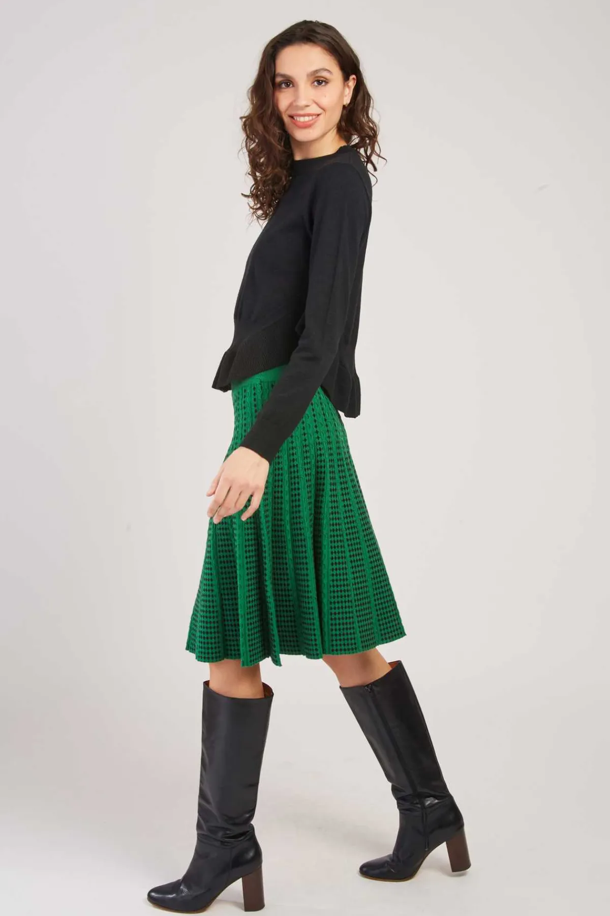 Sale Jupe mi-longue évasée en maille à carreaux GAELLE Les Jupes & Pantalons