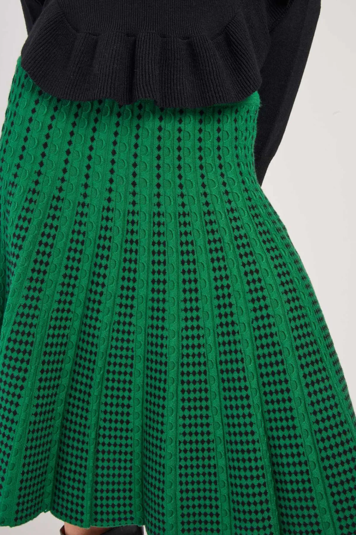 Sale Jupe mi-longue évasée en maille à carreaux GAELLE Les Jupes & Pantalons