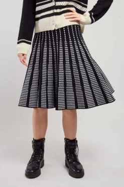 Sale Jupe mi-longue évasée en maille à carreaux GAELLE Les Jupes & Pantalons