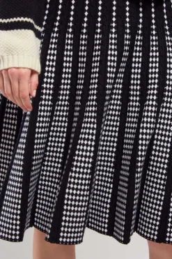 Sale Jupe mi-longue évasée en maille à carreaux GAELLE Les Jupes & Pantalons