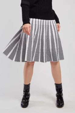Sale Jupe mi-longue évasée en maille à carreaux GAELLE Les Jupes & Pantalons