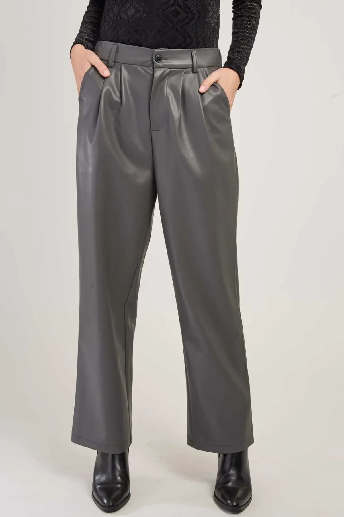 Clearance Pantalon droit en similicuir RADIEUSE Les Jupes & Pantalons