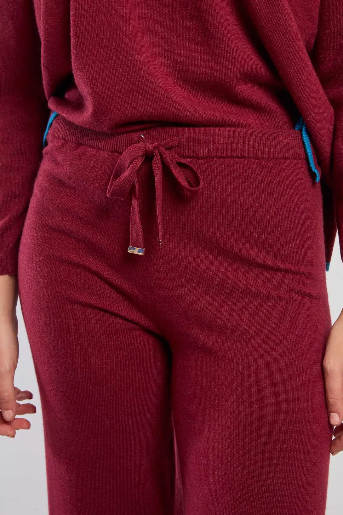 Discount Pantalon en maille uni avec un lacet RAFFINEE Les Jupes & Pantalons