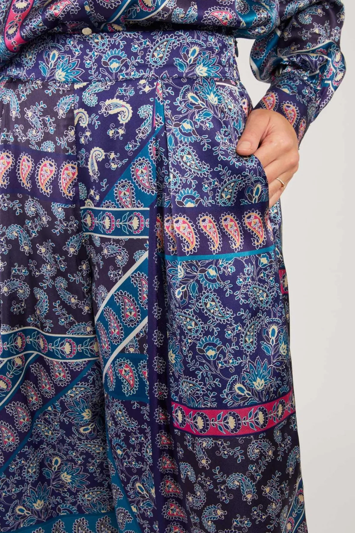 Best Pantalon fluide en satin imprimé RAYONNANTE Les Jupes & Pantalons