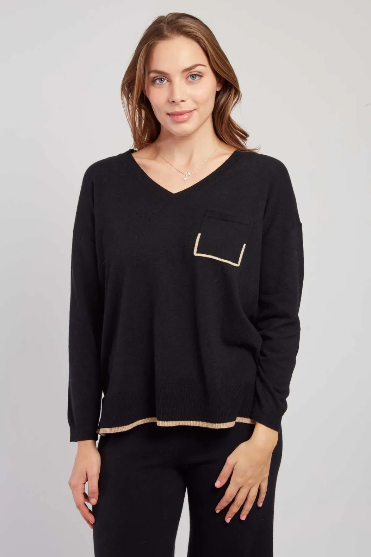 New Pull uni en maille col V CARGESE La Maille|Les Gilets, Cardigans & Pulls