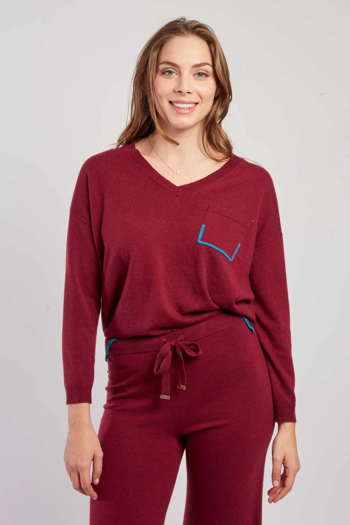 New Pull uni en maille col V CARGESE La Maille|Les Gilets, Cardigans & Pulls