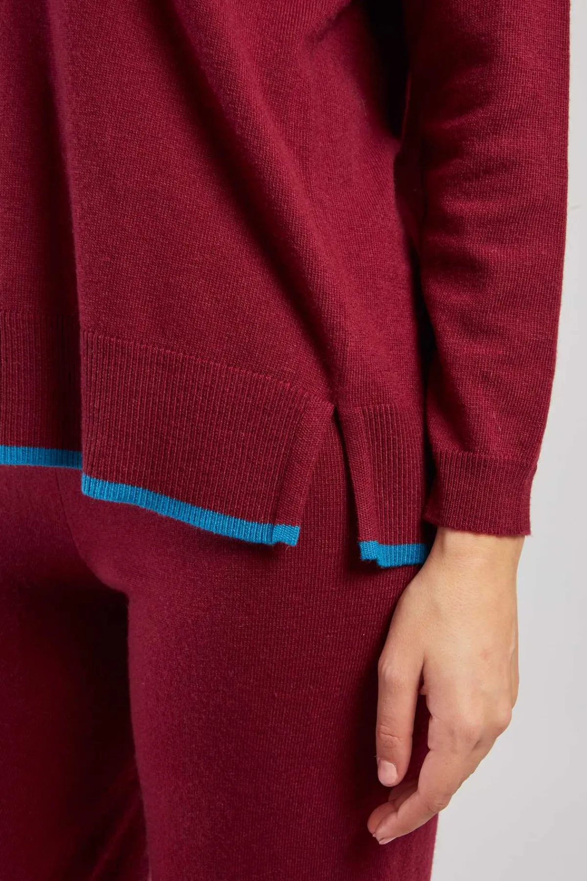 New Pull uni en maille col V CARGESE La Maille|Les Gilets, Cardigans & Pulls