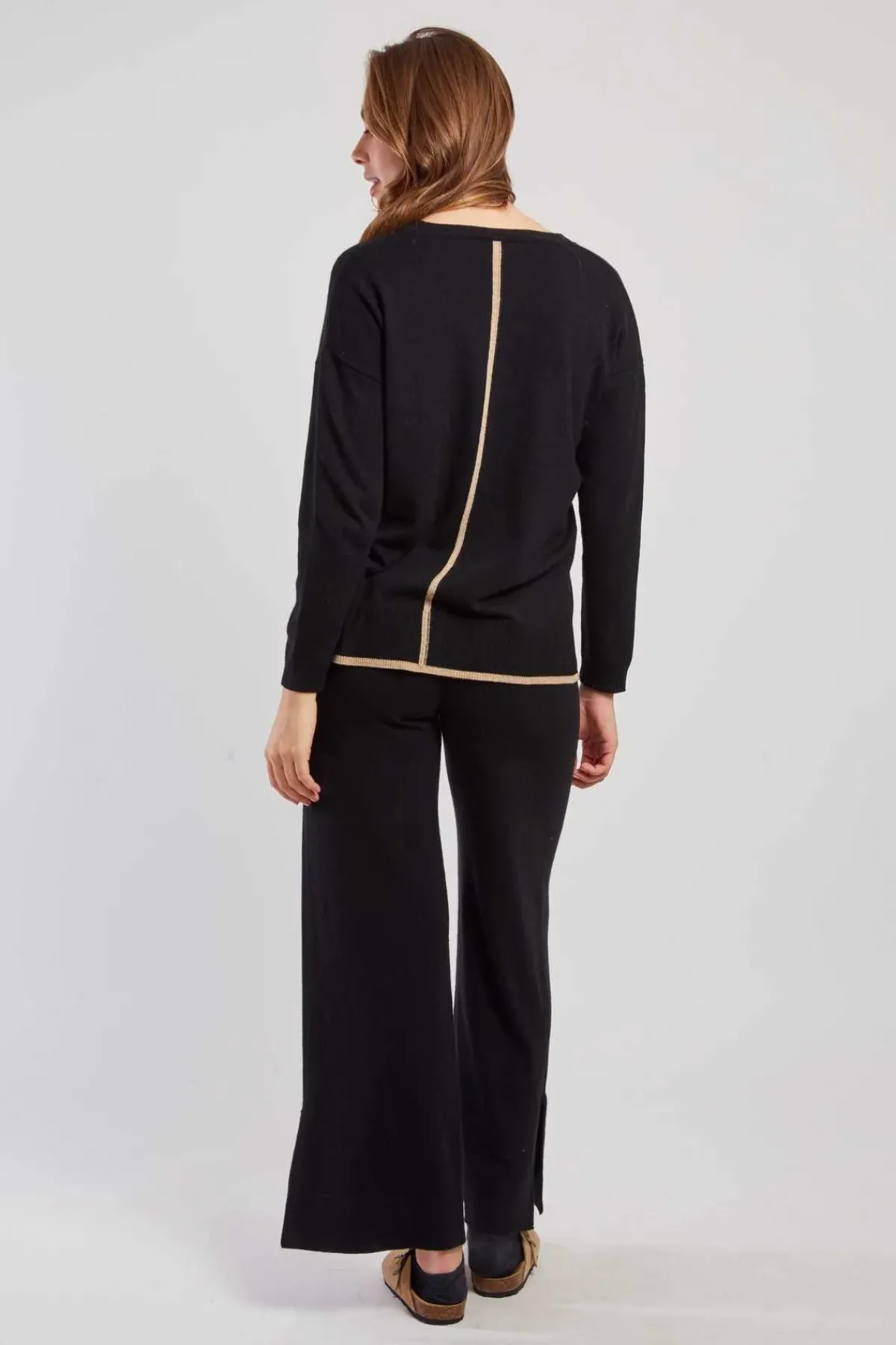 New Pull uni en maille col V CARGESE La Maille|Les Gilets, Cardigans & Pulls