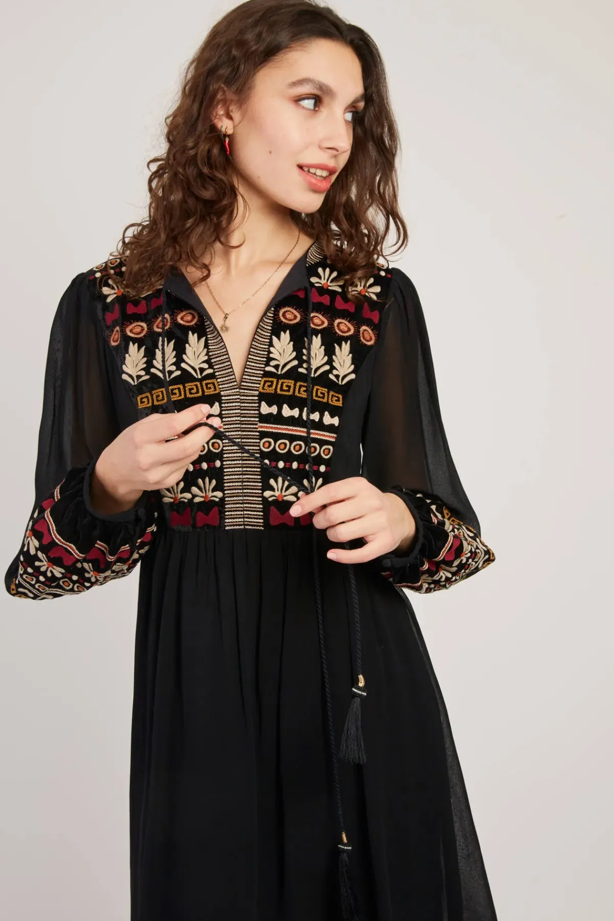 Cheap Robe courte brodée manches longues VANILLE Robes Courtes