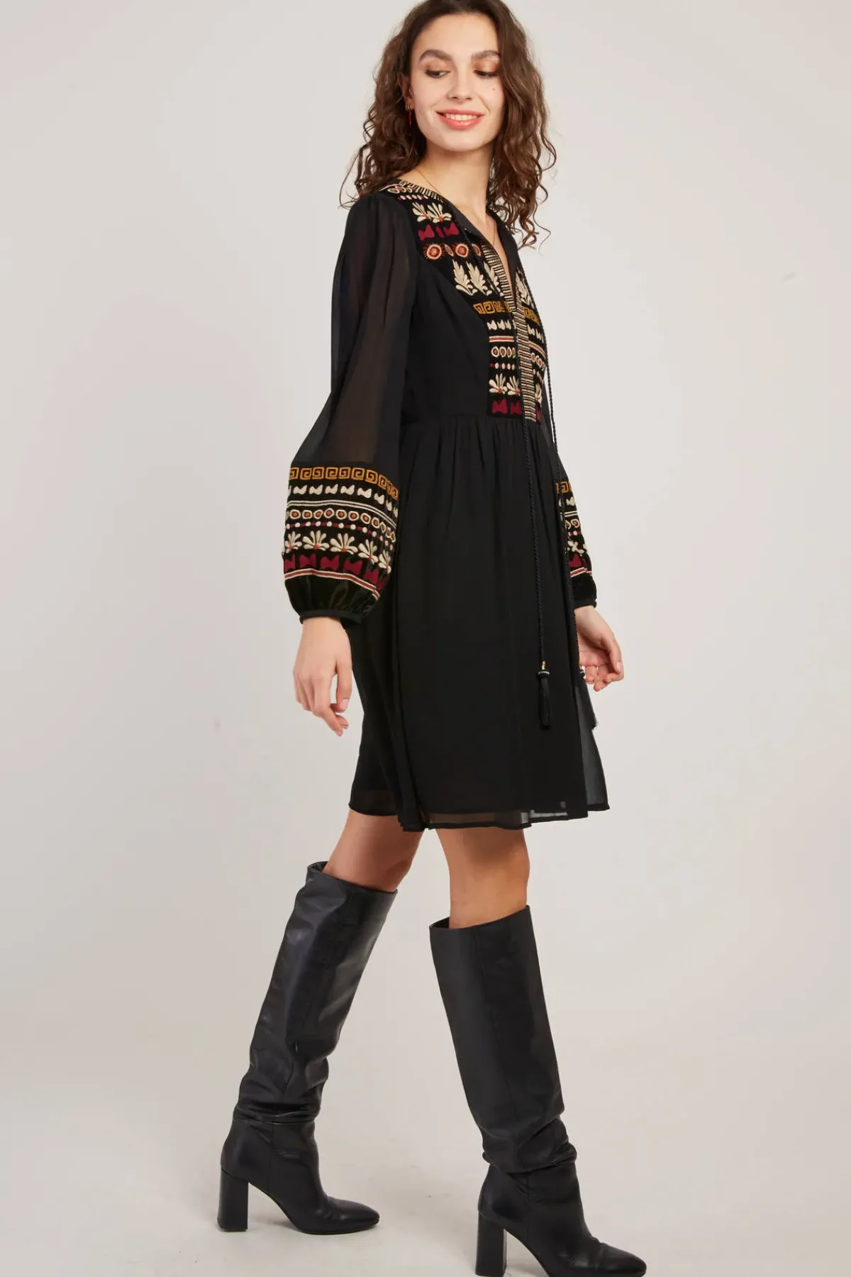 Cheap Robe courte brodée manches longues VANILLE Robes Courtes