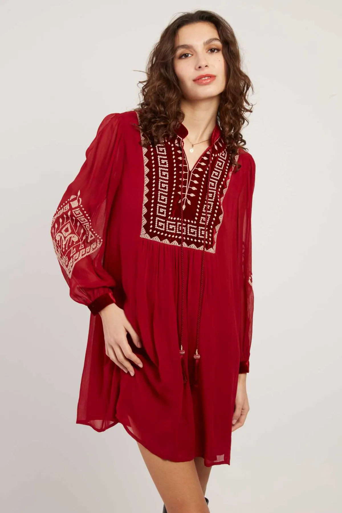 Store Robe courte brodée manches longues VANINA Robes Courtes