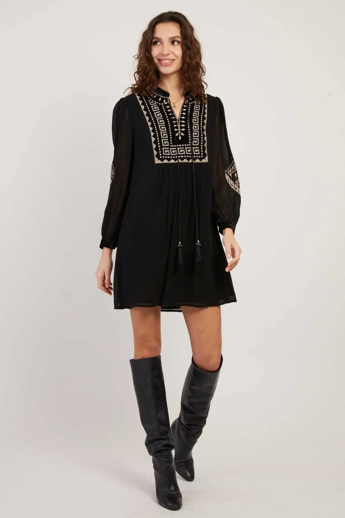 Store Robe courte brodée manches longues VANINA Robes Courtes