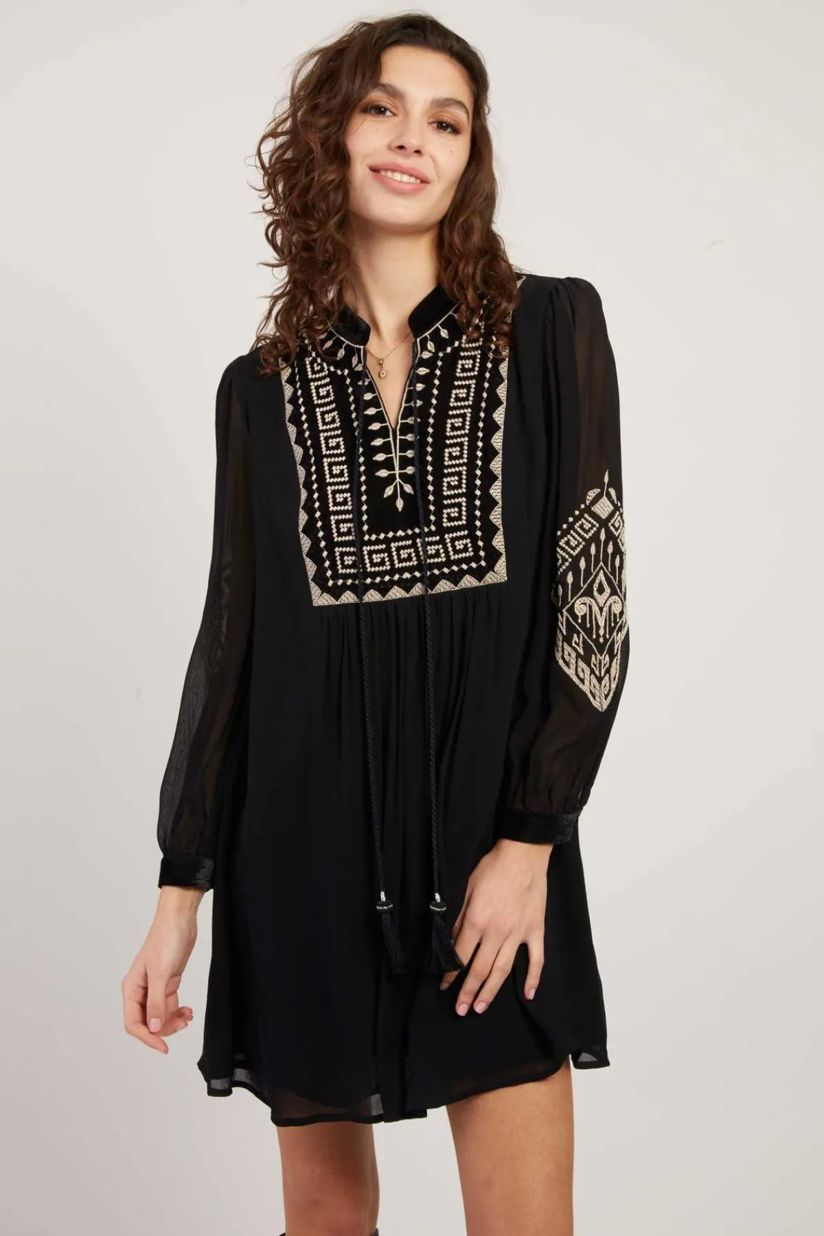 Store Robe courte brodée manches longues VANINA Robes Courtes