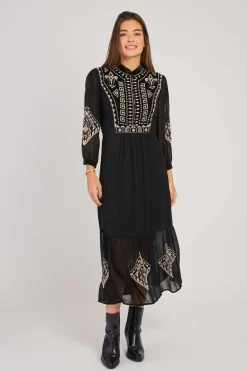 Shop Robe longue brodée avec détails en velours VERA Robes Longues