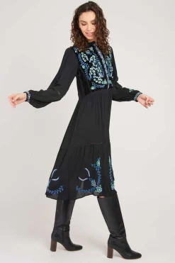 Cheap Robe mi-longue brodée effet velours VALLY Robes Longues