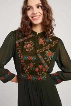 Shop Robe mi-longue brodée manches longues VEDA Robes Longues