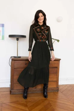 Shop Robe mi-longue brodée manches longues VEDA Robes Longues