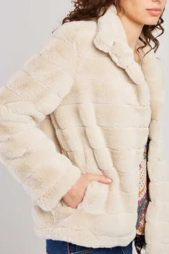 Discount Veste courte en fausse fourrure LISETTE Les Manteaux, Vestes & Doudounes