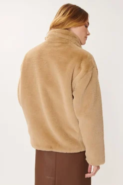 Shop Veste courte en fausse fourrure CANNELLE Les Manteaux, Vestes & Doudounes