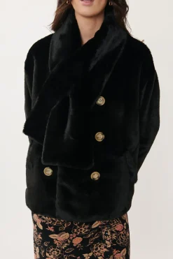 Shop Veste courte en fausse fourrure CANNELLE Les Manteaux, Vestes & Doudounes