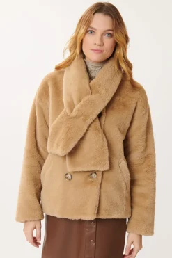 Shop Veste courte en fausse fourrure CANNELLE Les Manteaux, Vestes & Doudounes