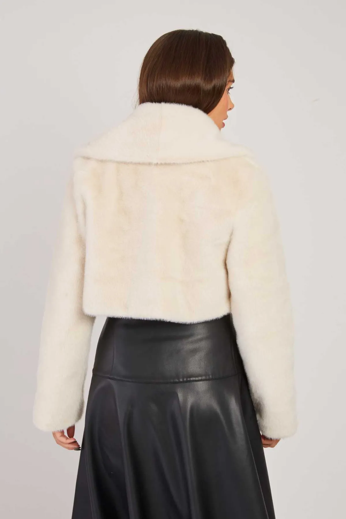 Outlet Veste courte en fausse fourrure LALIE Les Manteaux, Vestes & Doudounes